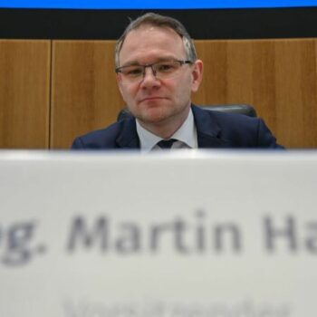 Martin Haller blickt sichtlich bewegt auf drei Jahre Untersuchungsausschuss zur Flutkatastrophe mit 135 Toten zurück (Archivbild