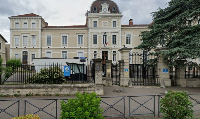 Après l'agression violente d'un professeur, la colère gagne plusieurs lycées de la banlieue lyonnaise