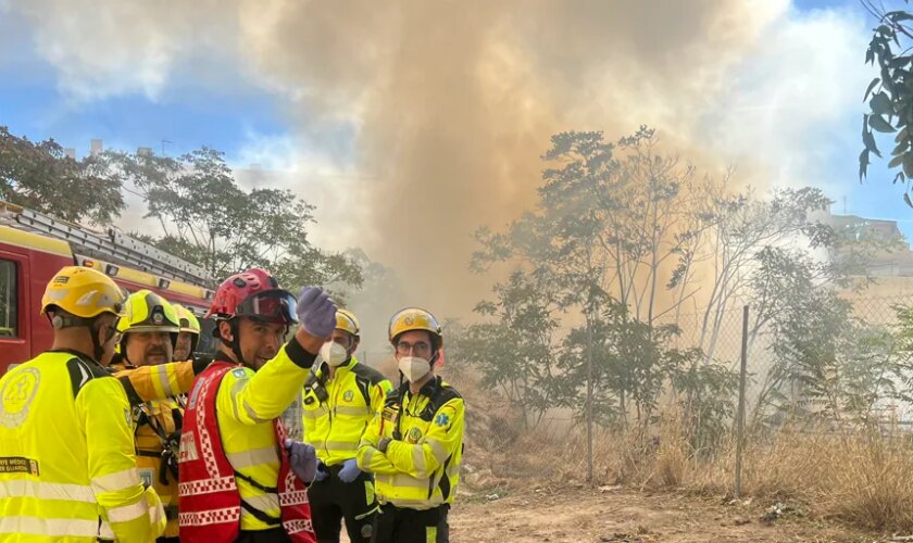 Arde un edificio okupa en Tetuán y deja una gran columna de humo en Madrid