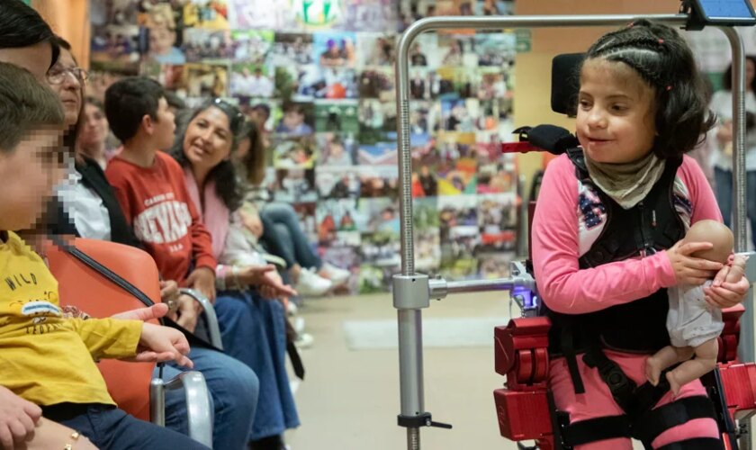 Aspace incorpora el primer exoesqueleto pediátrico que permite caminar a los menores con parálisis cerebral