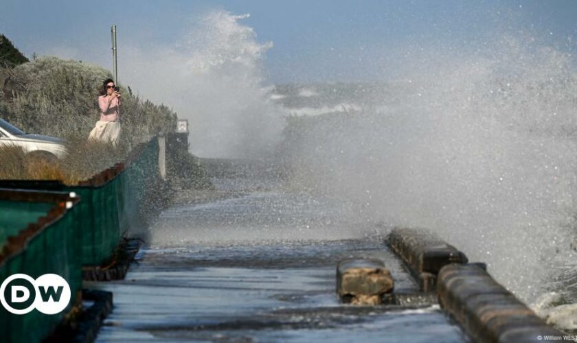 Australia: Storms leave one dead, thousands without power