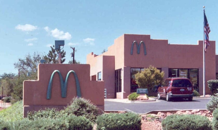 Aux États-Unis, les arches d'un McDonald's ne sont pas jaunes pour une bonne raison