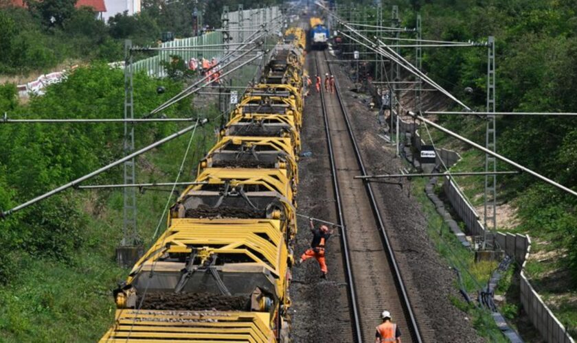 Der Ersatzverkehr während der Vollsperrung der Riesbahn schreckt laut einer Umfrage der Bahn nur einen kleinen Teil der Fahrgäst