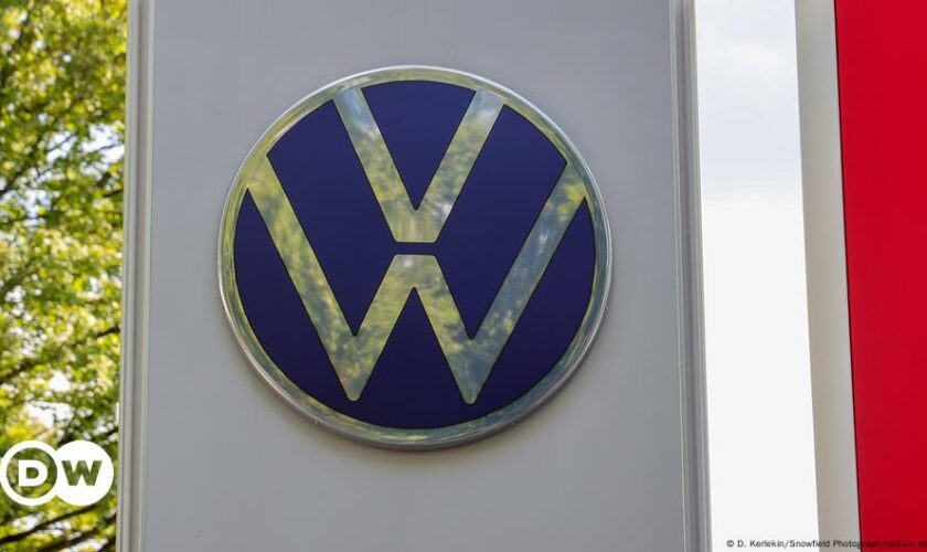 Berlin considering how to support German carmaker Volkswagen