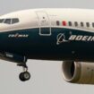 Boeing offers 25% pay rise to avoid strike