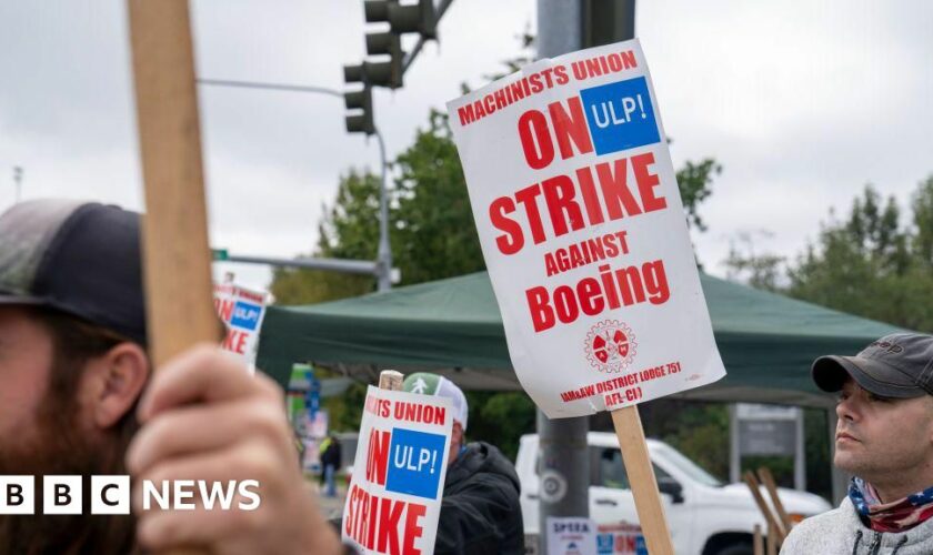 Boeing suspends jobs for thousands after strike