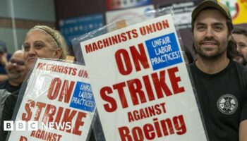 Boeing workers to strike as 25% pay rise rejected