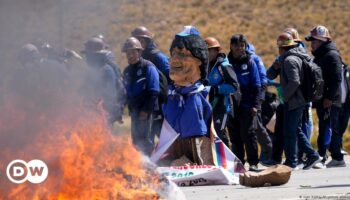 Bolivia: Clashes erupt at Evo Morales' protest march