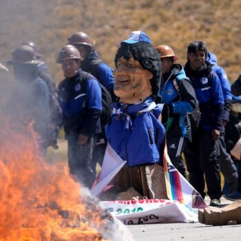 Bolivia: Clashes erupt at Evo Morales' protest march