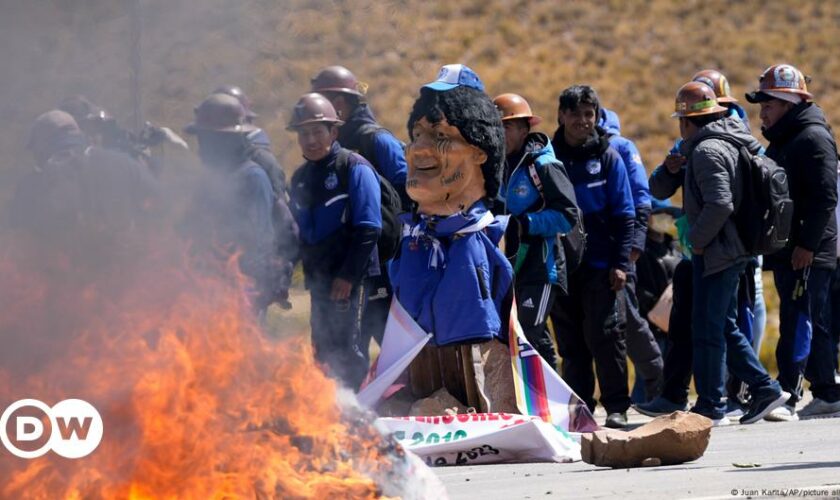 Bolivia: Clashes erupt at Evo Morales' protest march