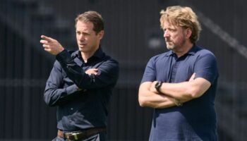 BVB-Geschäftsführer Lars Ricken (l) bestreitet interne Dissonanzen bei Borussia Dortmund. Foto: Bernd Thissen/dpa