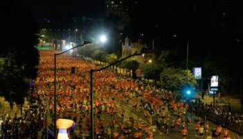 Búscate en las galerías de imágenes de ABC de otra exitosa edición de la Carrera Nocturna de Sevilla