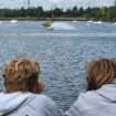 « Ça met de la vie sur le bassin » : au parc des sports de Choisy-Paris, le pari payant du téléski nautique