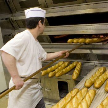 Caen : un boulanger employait et logeait 9 personnes en situation irrégulière dans sa boulangerie