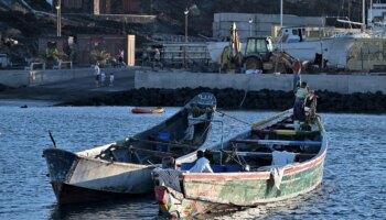 Canarias suplica ayuda tras el naufragio mortal del cayuco en El Hierro y prosigue la búsqueda de los 48 desaparecidos: "No podemos soportar más esta presión"