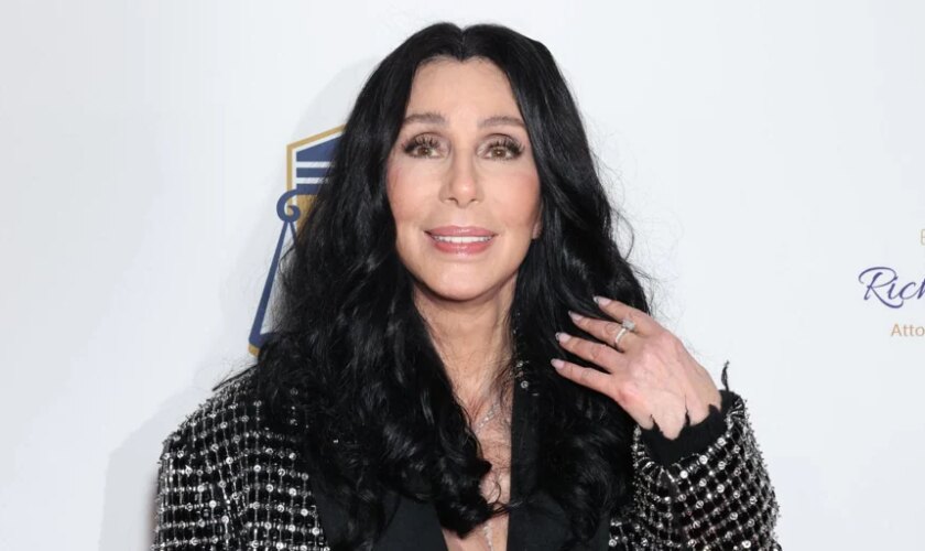 Cher recula en su petición de tutelar a su hijo Elijah Blue Allman de 48 años