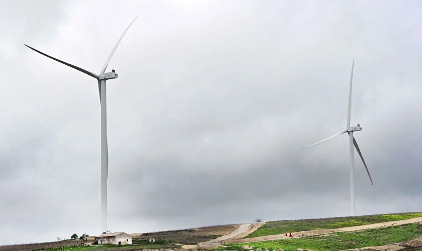 Cinco provincias en alerta este sábado por viento y olas, con bajada de las mínimas en toda España