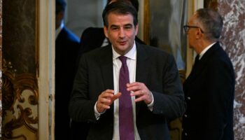 Commission européenne : la nomination de Raffaele Fitto, un proche de Giorgia Meloni, suscite des questions