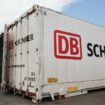 Container von DB Schenker stehe im Logistikzentrum Hamburger Hafen