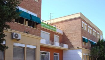 Detienen a un menor de 16 años por colarse en un colegio y agredir a una profesora en Elche