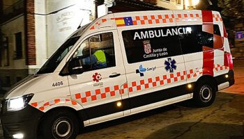 Dos personas mueren al chocar su coche contra un muro e incendiarse en León