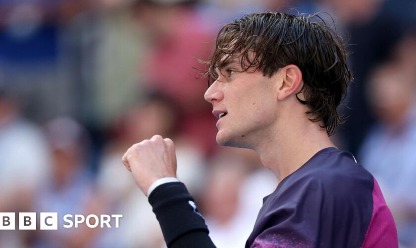 Jack Draper clenches his fist during his US Open fourth round win