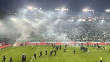 Eklat bei Stadtderby: Krawalle zwischen Fans von Rapid und Austria Wien