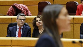 El PSOE se cierra a ceder la gestión integral de la inmigración que prometió a Junts en plena negociación de los presupuestos