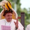 El Papa visita una misión en la selva de Papúa Nueva Guinea