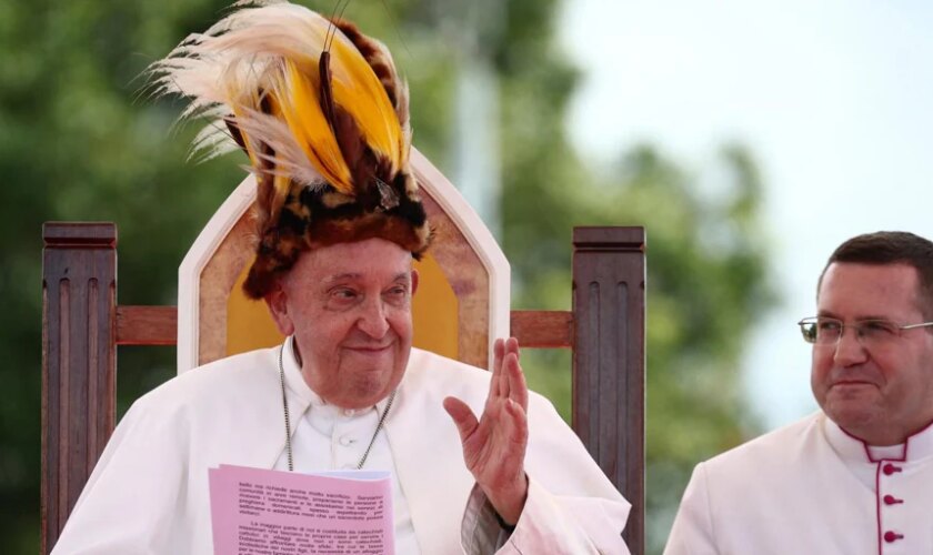 El Papa visita una misión en la selva de Papúa Nueva Guinea