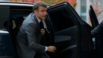 «Emmanuel Macron va faire des déplacements surprises en province» : les indiscrétions politiques du Figaro Magazine