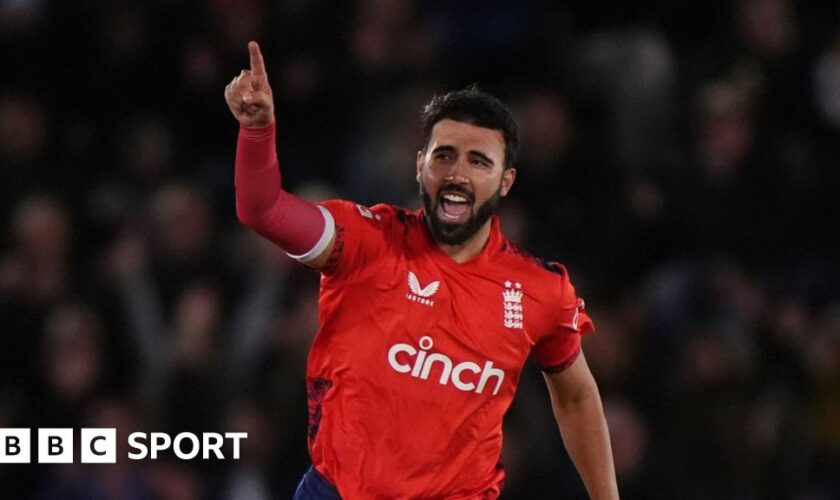 Saqib Mahmood celebrating a wicket