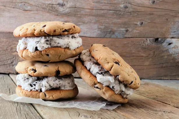 'Epic' hack to make 'perfect' ice-cream cookie sandwiches with no mess