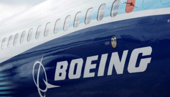 Face à la grève, Boeing annonce réduire ses dépenses, envisage du chômage technique