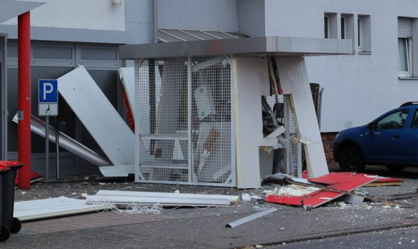 Nach einer Großfahndung wurden drei Verdächtige festgenommen. Sie stehen jetzt in Hanau vor Gericht. (Archivfoto) Foto: Marc Web