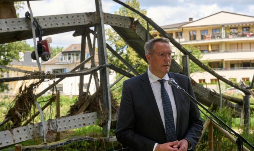 Schweitzer sieht Fehler auf allen politischen Ebenen rund um die Ahrtalflut. Foto: Thomas Frey/dpa