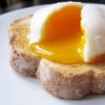 Food lover's 'actually perfect' way to poach an egg in just two minutes