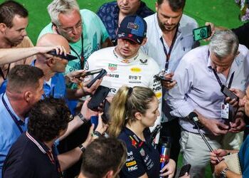 Formel 1 - Fluchverbot: Max Verstappen kokettiert mit Rücktritt - »The car is fu**ed«