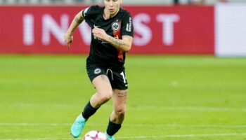 Geraldine Reuteler trifft für Eintracht Frankfurt bei Bayer Leverkusen. Foto: Uwe Anspach/dpa