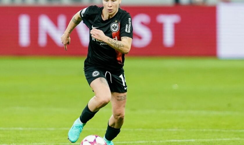 Geraldine Reuteler trifft für Eintracht Frankfurt bei Bayer Leverkusen. Foto: Uwe Anspach/dpa