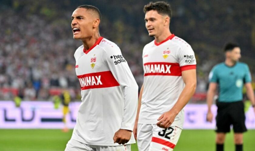 Enzo Millot (l.) gehörte zu den überragenden Stuttgarter Spielern beim Sieg gegen Dortmund. Foto: Jan-Philipp Strobel/dpa