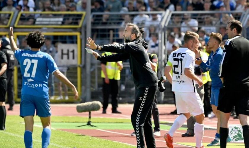 Zurück beim VfB Oldenburg: Aufstiegstrainer Dario Fossi. Foto: Hauke-Christian Dittrich/dpa