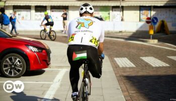 Gaza para cyclists deliver aid, inspiration and hope