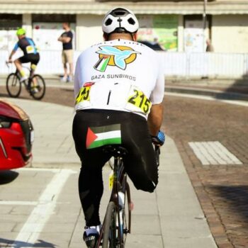 Gaza para cyclists deliver aid, inspiration and hope