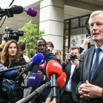 Gouvernement : sous pression, Michel Barnier tient son cap et poursuit ses consultations