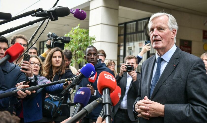 Gouvernement : sous pression, Michel Barnier tient son cap et poursuit ses consultations