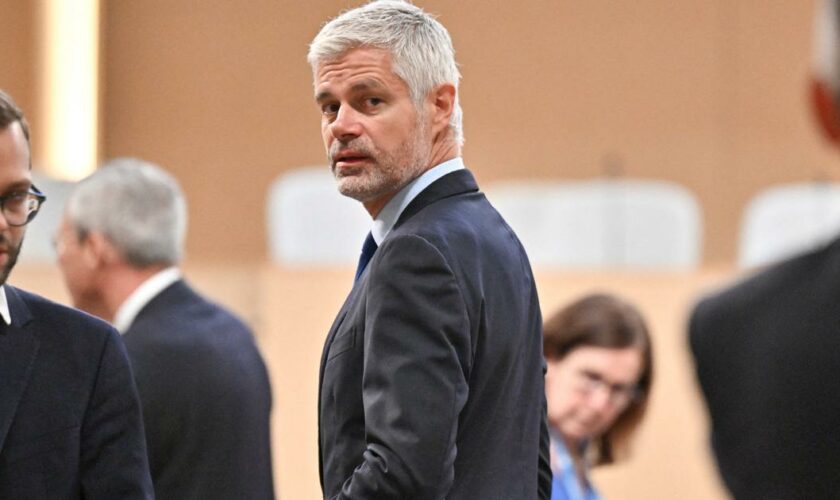 Gouverner avec Michel Barnier ou se préserver pour 2027, le dilemme de Laurent Wauquiez