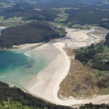 Hallan el cuerpo sin vida de un hombre en la playa de Vilarrube, en Valdoviño (A Coruña)