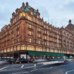 Harrods, "consternado" por las acusaciones de abuso sexual contra Mohamed Al Fayed: "Nos disculpamos sinceramente"