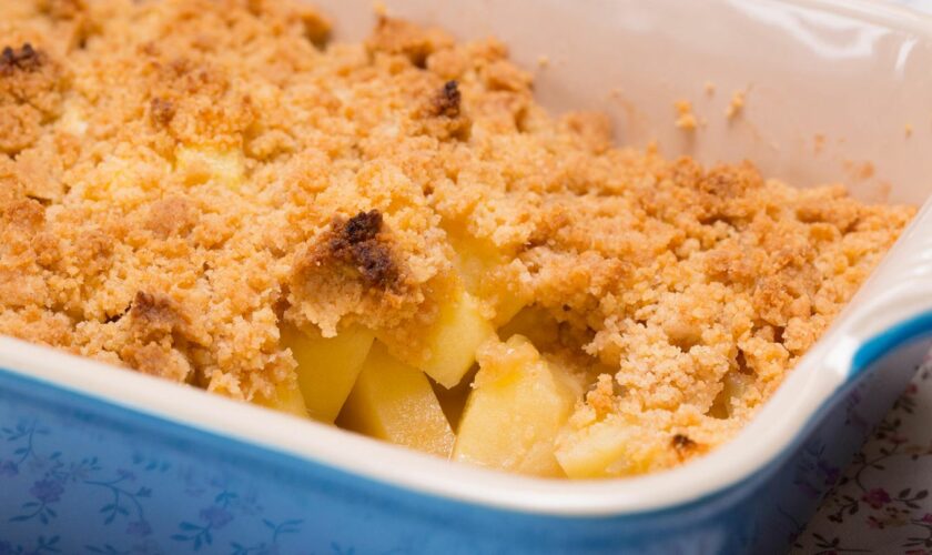 Herbstliche Rezeptidee: Dieser Apple Crumble ist saftig, süß, luftig leicht – und gelingt im Handumdrehen